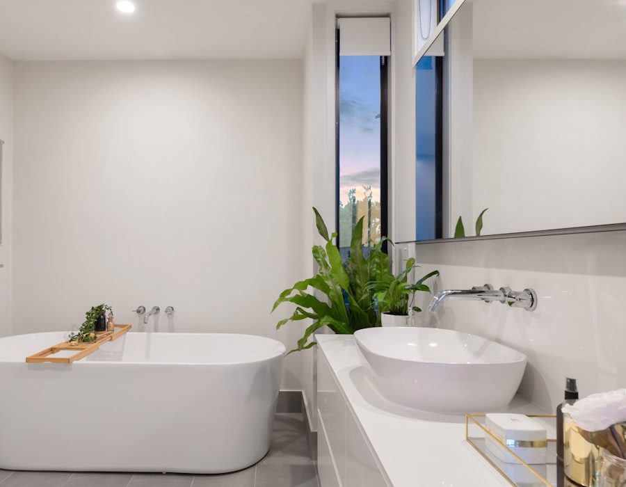 Baño reformado con bañera exenta
