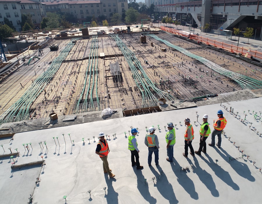 Equipo de obra trabajando en una reforma integral